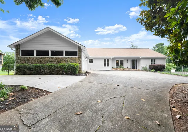 Photo 1 of Single family home for sale at 560 Saddle Crk Cir, Roswell, GA 30076 | MLS# 10810985 | Listing updated on 2026-09-13