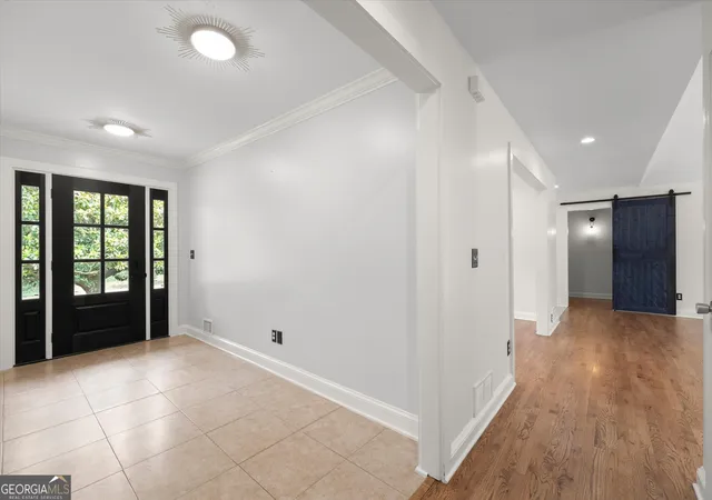 Photo 3 of Single family home for sale at 560 Saddle Crk Cir, Roswell, GA 30076 | MLS# 10810985 | Listing updated on 2026-09-13