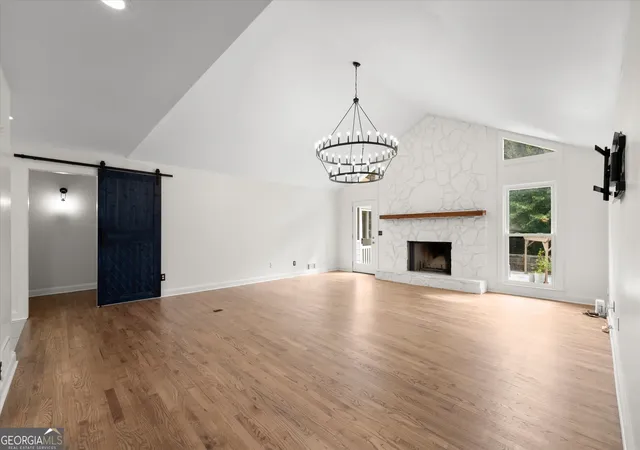 Photo 4 of Single family home for sale at 560 Saddle Crk Cir, Roswell, GA 30076 | MLS# 10810985 | Listing updated on 2026-09-13