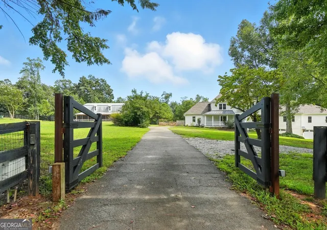 Photo 3 of Single family home for sale at 1092 Old Lathemtown Rd, Canton, GA 30115 | MLS# 10597299 | Listing updated on 2026-08-24