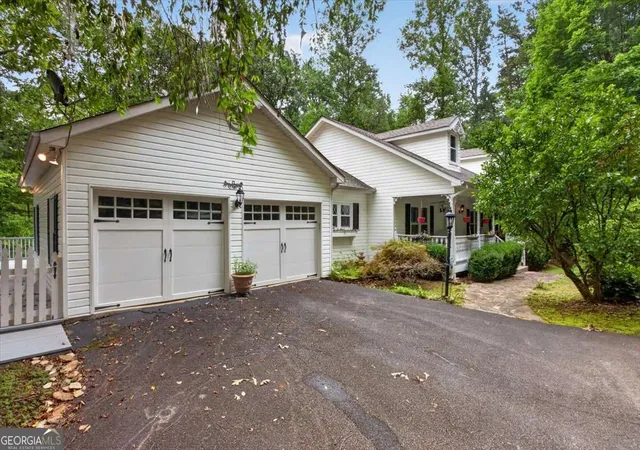 Photo 3 of Single family home for sale at 654 Oaklands Dr, Talking Rock, GA 30175 | MLS# 10823572 | Listing updated on 2026-08-25