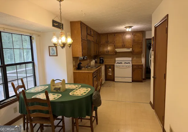 Photo 3 of Single family home for sale at 131 Meadow Ridge Dr, Stockbridge, GA 30281 | MLS# 10836048 | Listing updated on 2026-09-13