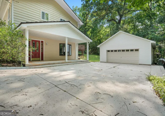 Photo 4 of Single family home for sale at 3071 White Rd Ne, Conyers, GA 30012 | MLS# 10796858 | Listing updated on 2026-09-19