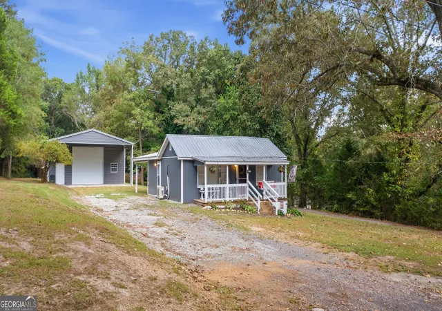 Photo 1 of Sale Pending at 559 Donahoo Rd Se, Silver Creek, GA 30173 | MLS# 10853905 | Listing updated on 2026-10-29