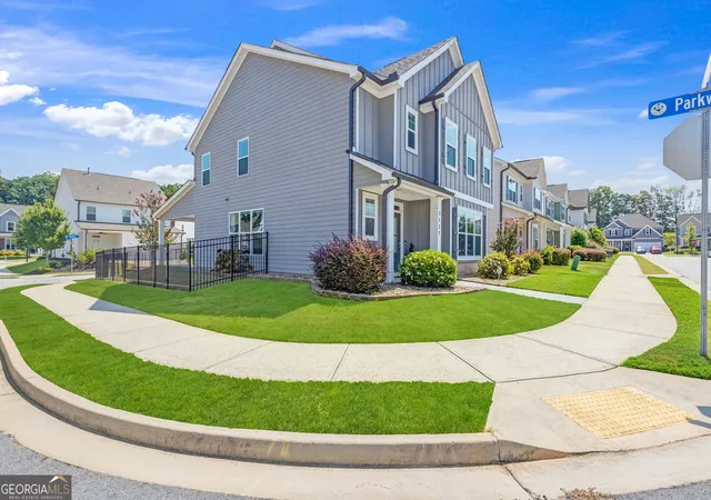 Photo 3 of Single family home for sale at 5222 Blake Br, Flowery Branch, GA 30542 | MLS# 10833821 | Listing updated on 2026-09-21