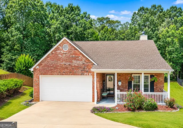 Photo 1 of Single family home for sale at 733 Jacoby Dr, Loganville, GA 30052 | MLS# 10821911 | Listing updated on 2026-08-31