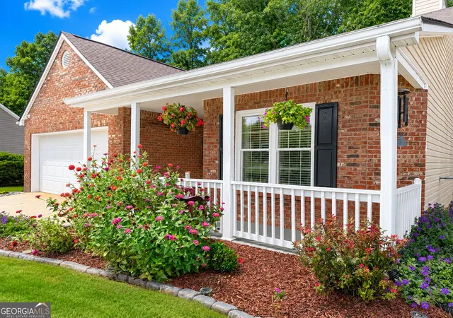 Photo 4 of Single family home for sale at 733 Jacoby Dr, Loganville, GA 30052 | MLS# 10821911 | Listing updated on 2026-08-31