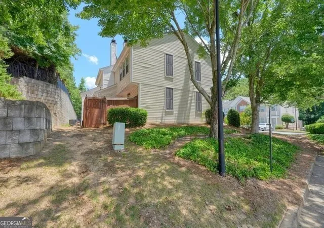 Photo 3 of Townhouse for sale at 2000 Whitestone Pl, Alpharetta, GA 30005 | MLS# 10833951 | Listing updated on 2026-09-14