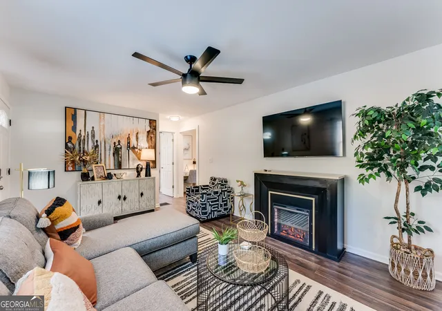 2nd image of 946 Astor Ave Sw, Atlanta, GA 30310 | MLS# 10786799