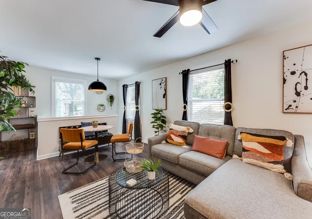 3rd image of 946 Astor Ave Sw, Atlanta, GA 30310 | MLS# 10786799