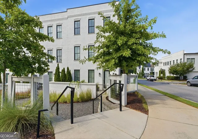 Photo 3 of Townhouse for sale at 6905 Viridian Aly, Alpharetta, GA 30005 | MLS# 10825876 | Listing updated on 2026-09-06