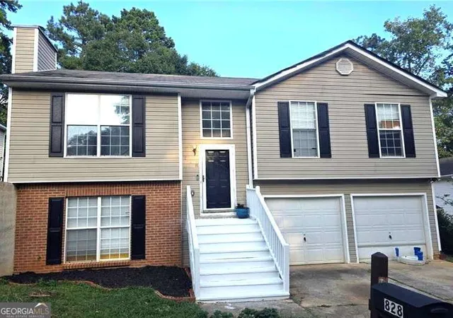2nd image of 828 Tradd Ct, Stone Mountain, GA 30087 | MLS# 10783549