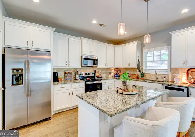 Photo 3 of Single family home for sale at 23 South York Dr, Newnan, GA 30265 | MLS# 10823614 | Listing updated on 2026-10-01
