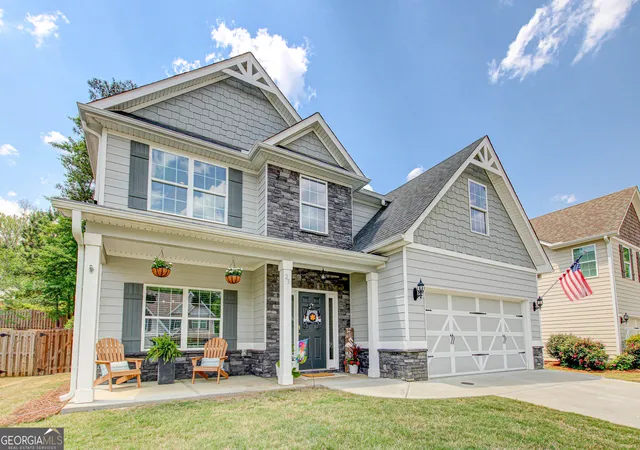 Photo 4 of Single family home for sale at 23 South York Dr, Newnan, GA 30265 | MLS# 10823614 | Listing updated on 2026-10-01