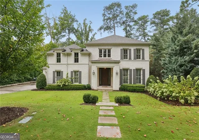 Photo 2 of Single family home for sale at 934 Winall Dl Rd Ne, Atlanta, GA 30319 | MLS# 10836193 | Listing updated on 2026-09-14