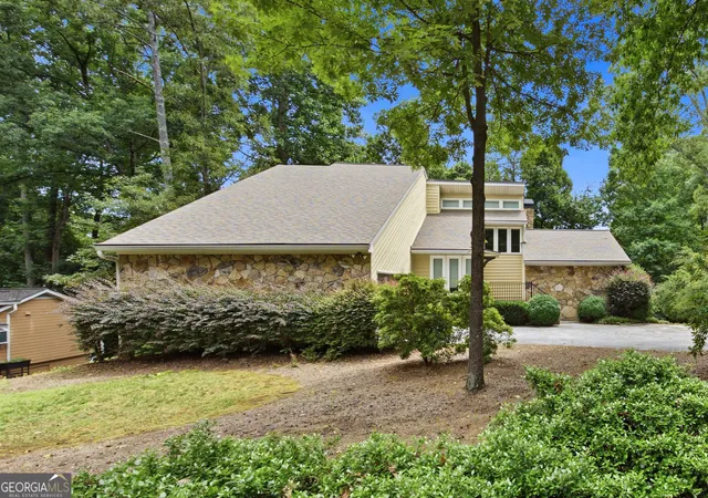 Photo 1 of Single family home for sale at 2990 Ascot Ln, Roswell, GA 30076 | MLS# 10829618 | Listing updated on 2026-09-16