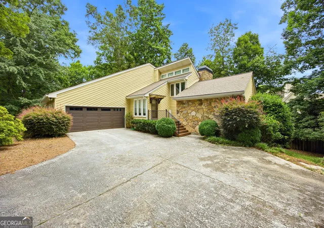 Photo 2 of Single family home for sale at 2990 Ascot Ln, Roswell, GA 30076 | MLS# 10829618 | Listing updated on 2026-09-16