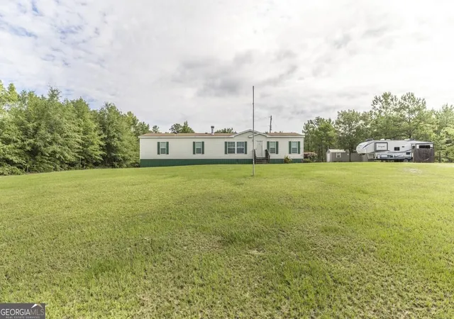 Photo 2 of Manufactured home for sale at 1222 Bowers Cemetery Rd, Cochran, GA 31014 | MLS# 10821944 | Listing updated on 2026-09-13