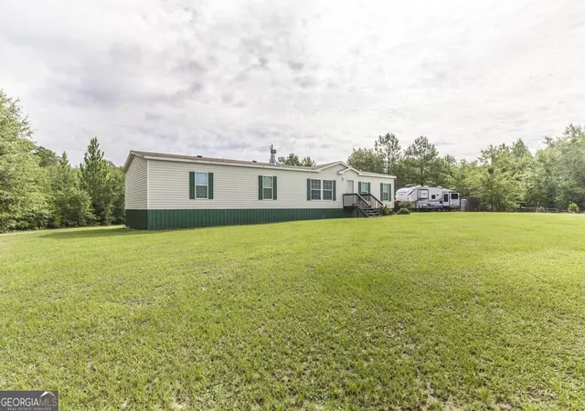 Photo 3 of Manufactured home for sale at 1222 Bowers Cemetery Rd, Cochran, GA 31014 | MLS# 10821944 | Listing updated on 2026-09-13