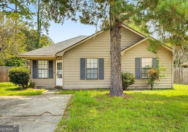 3rd image of 916 Wrenwood Ln, Hinesville, GA 31313 | MLS# 10819540