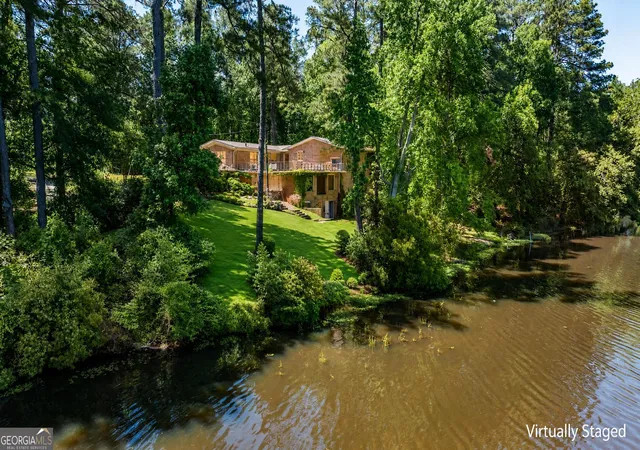 Photo 3 of Single family home for sale at 8 Canterbury Dr, Newnan, GA 30263 | MLS# 10808575 | Listing updated on 2026-09-24