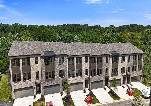 Townhouse for sale at 607 Red Clay Farms Ln, Suwanee, GA 30024 | MLS# 10880371