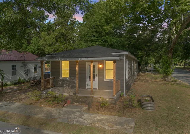 Homes for sale in Savannah, GA | 1701 Grove St, Savannah, GA 31401 | MLS# 10773379