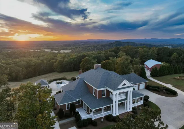 Photo 4 of House for sale at 4620 Highland Dr, Gainesville, GA 30506 | MLS# 10651123 | Listing updated on 2025-12-15