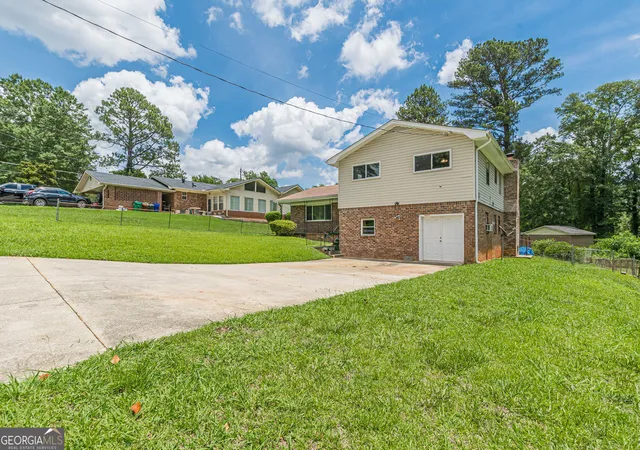 Photo 3 of Sale Pending at 2272 Green Hawk Ct, Decatur, GA 30035 | MLS# 10789841 | Listing updated on 2026-08-31