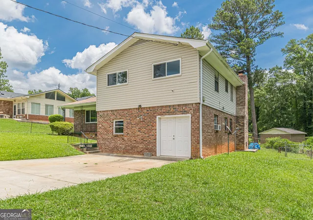 Photo 3 of Sale Pending at 2272 Green Hawk Ct, Decatur, GA 30035 | MLS# 10789841 | Listing updated on 2026-08-31