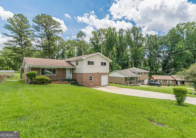 Photo 4 of Sale Pending at 2272 Green Hawk Ct, Decatur, GA 30035 | MLS# 10789841 | Listing updated on 2026-08-31