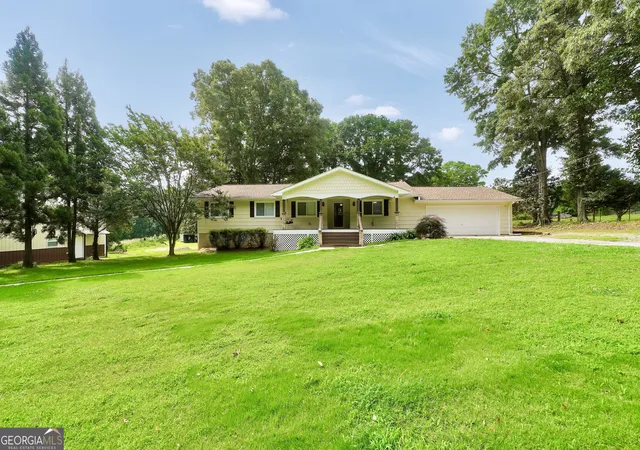 Photo 3 of Single family home for sale at 122 E Knight Rd, Mcdonough, GA 30252 | MLS# 10836932 | Listing updated on 2026-09-15