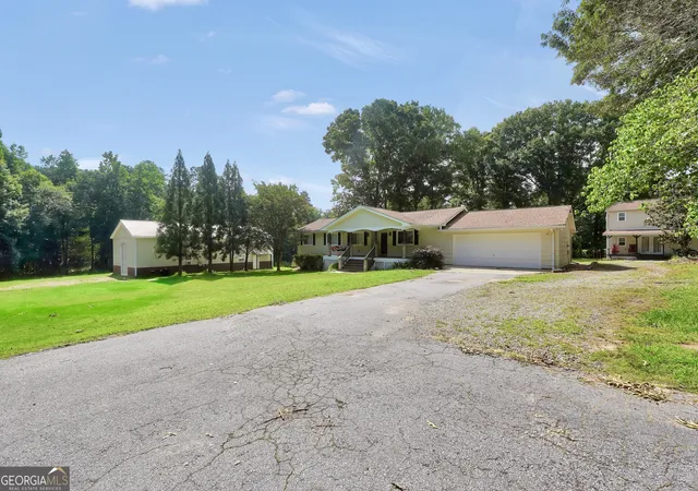 Photo 4 of Single family home for sale at 122 E Knight Rd, Mcdonough, GA 30252 | MLS# 10836932 | Listing updated on 2026-09-15