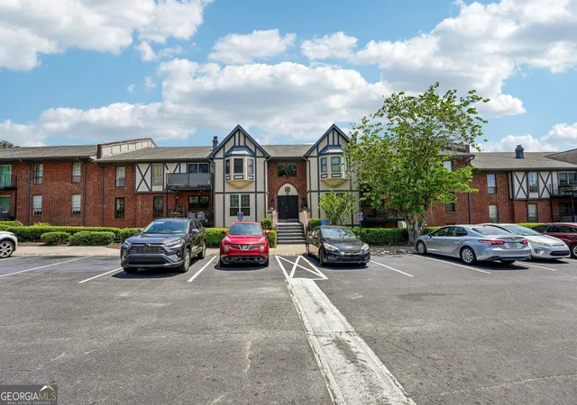 3rd image of 6851 Roswell Rd, Sandy Springs, GA 30328 | MLS# 10758480