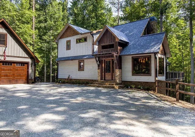 Photo 3 of Single family home for sale at 142 Timber Ridge Rd, Blue Ridge, GA 30513 | MLS# 10804469 | Listing updated on 2026-07-27