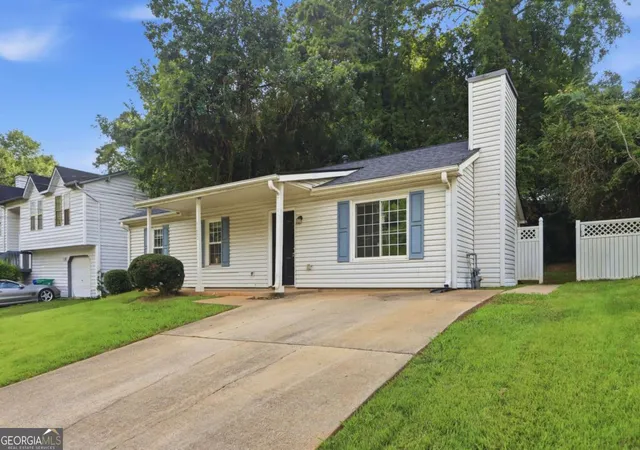 Photo 3 of Single family home for sale at 5202 Scarbrough Ln, Stone Mountain, GA 30088 | MLS# 10791645 | Listing updated on 2026-08-27