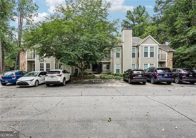 Condo for sale at 1001 Lake Pointe Cir, Roswell, GA 30075 | MLS# 10807504
