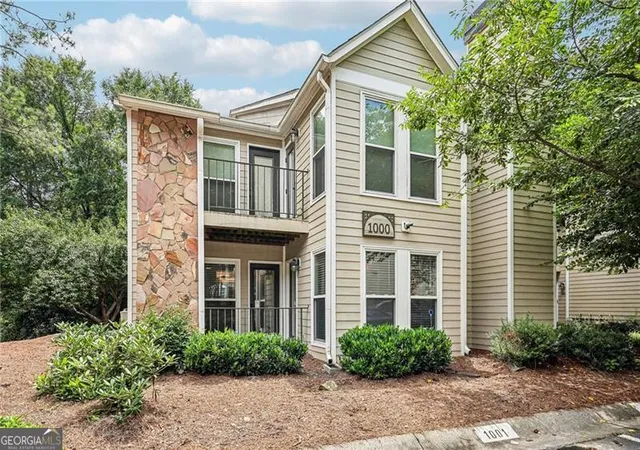 Photo 3 of Condo for sale at 1001 Lake Pointe Cir, Roswell, GA 30075 | MLS# 10807504 | Listing updated on 2026-09-15