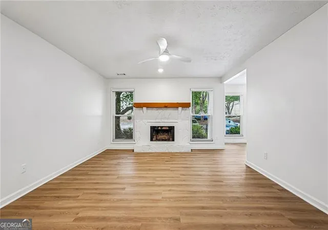 Listing Photo 4 - Condo for sale in building located at 1001 Lake Pointe Cir, Roswell, GA 30075