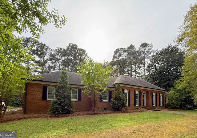 Photo 1 of Single family home for sale at 945 Poplar St, Monroe, GA 30655 | MLS# 10726585 | Listing updated on 2026-05-07
