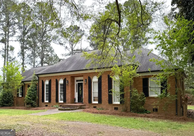 Photo 2 of Single family home for sale at 945 Poplar St, Monroe, GA 30655 | MLS# 10726585 | Listing updated on 2026-05-07