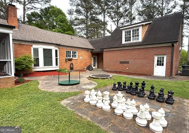 Photo 3 of Single family home for sale at 945 Poplar St, Monroe, GA 30655 | MLS# 10726585 | Listing updated on 2026-05-07