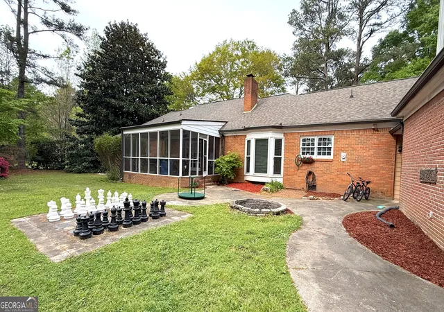 Photo 4 of Single family home for sale at 945 Poplar St, Monroe, GA 30655 | MLS# 10726585 | Listing updated on 2026-05-07