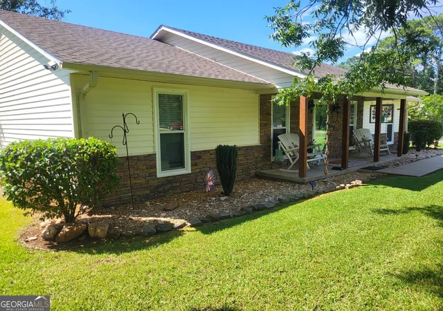 Photo 2 of Single family home for sale at 3904 34th Street Sw, Lanett, AL 36863 | MLS# 10808986 | Listing updated on 2026-09-29