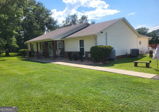 Photo 3 of Single family home for sale at 3904 34th Street Sw, Lanett, AL 36863 | MLS# 10808986 | Listing updated on 2026-09-29