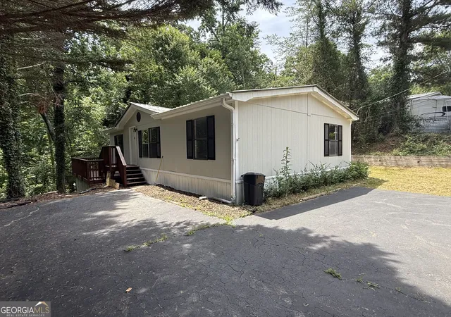 Photo 2 of Sale Pending at 6295 Malibu Rdg, Flowery Branch, GA 30542 | MLS# 10812429 | Listing updated on 2026-09-10