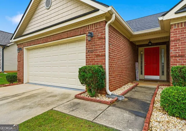 Photo 2 of Single family home for sale at 4901 Summersun Dr, Morrow, GA 30260 | MLS# 10784339 | Listing updated on 2026-09-20