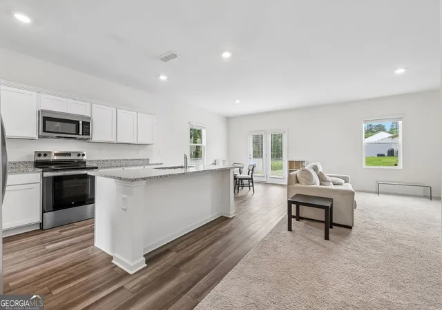 Photo 2 of Single family home for sale at 402 San Sebastian Dr, Locust Grove, GA 30248 | MLS# 10828809 | Listing updated on 2026-09-12