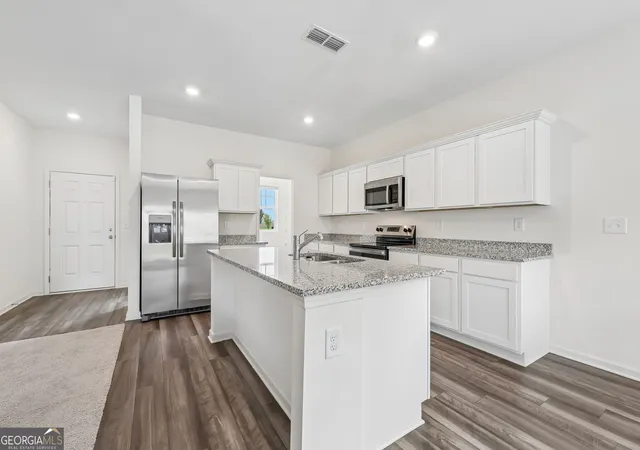Photo 4 of Single family home for sale at 402 San Sebastian Dr, Locust Grove, GA 30248 | MLS# 10828809 | Listing updated on 2026-09-12