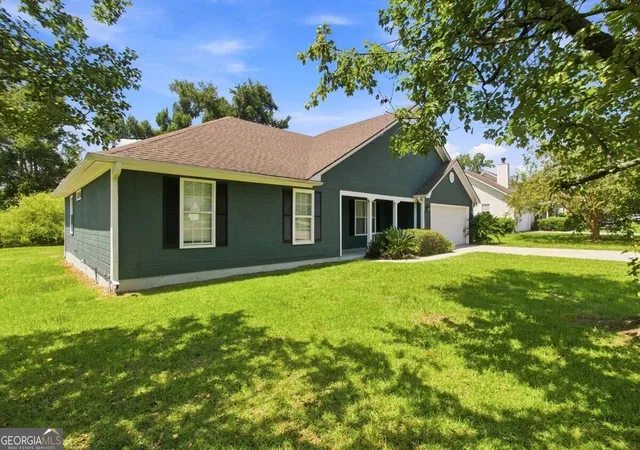 Photo 3 of Single family home for sale at 4342 Hampton Dr, Valdosta, GA 31605 | MLS# 10831250 | Listing updated on 2026-09-05